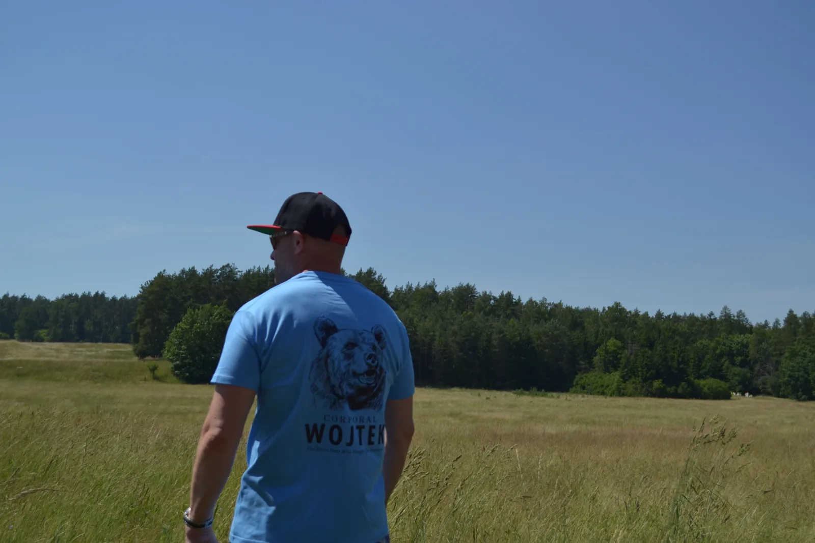 Corporal Wojtek T-Shirt, Italian Blue, from the brand shoot: blue in the field